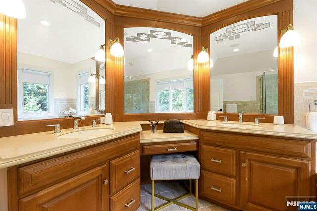 17 Brook Avenue, Montvale, NJ 07645