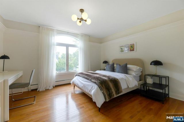 17 Brook Avenue, Montvale, NJ 07645