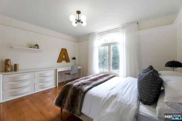 17 Brook Avenue, Montvale, NJ 07645