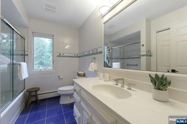 17 Brook Avenue, Montvale, NJ 07645