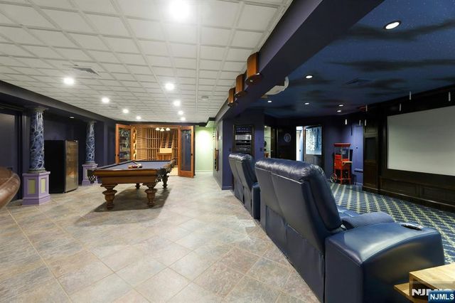 17 Brook Avenue, Montvale, NJ 07645