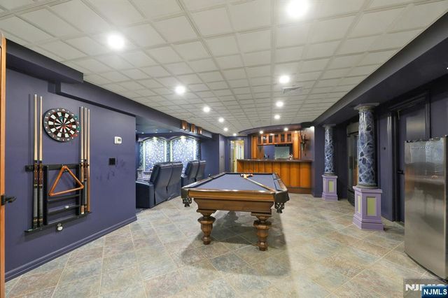 17 Brook Avenue, Montvale, NJ 07645