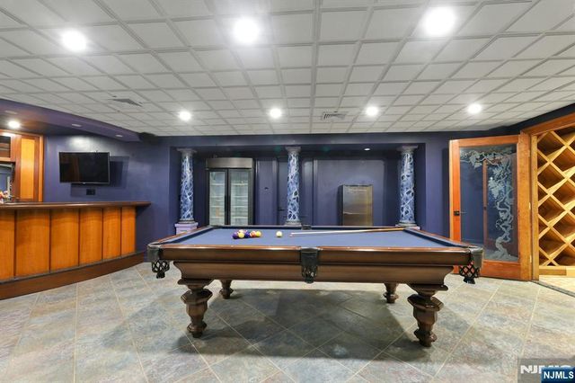 17 Brook Avenue, Montvale, NJ 07645