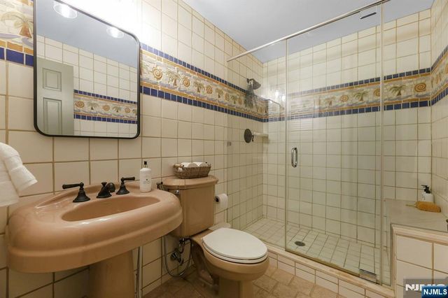 17 Brook Avenue, Montvale, NJ 07645