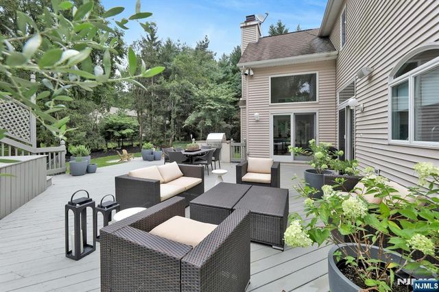 17 Brook Avenue, Montvale, NJ 07645