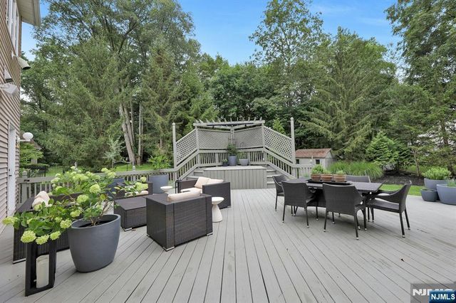 17 Brook Avenue, Montvale, NJ 07645