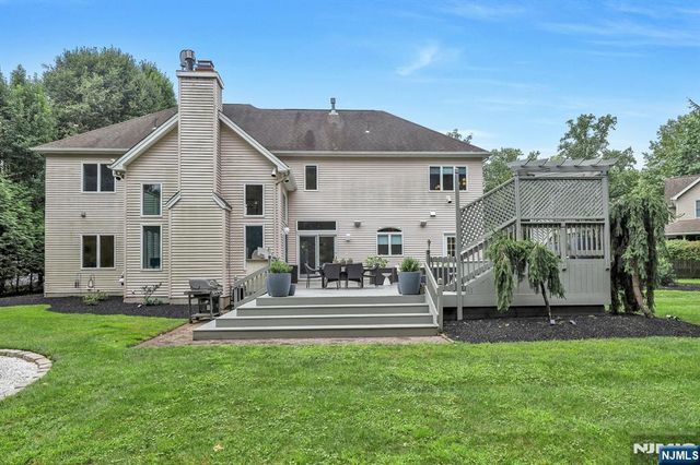 17 Brook Avenue, Montvale, NJ 07645