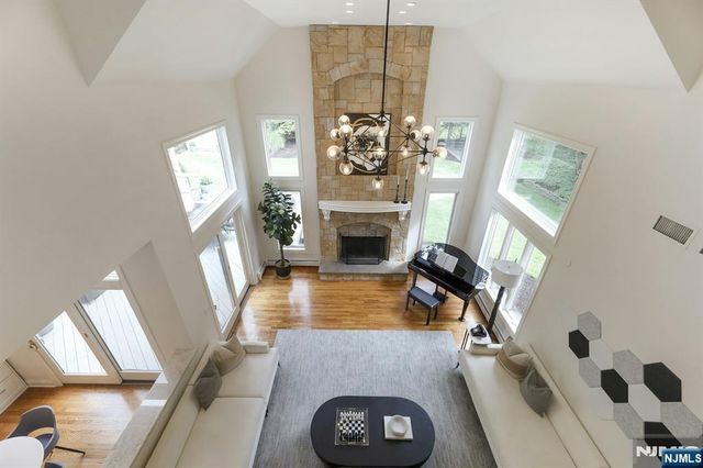 17 Brook Avenue, Montvale, NJ 07645