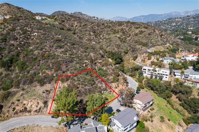 2745 Kennington Drive, Glendale, CA 91206