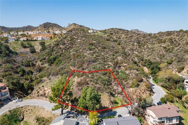 2745 Kennington Drive, Glendale, CA 91206