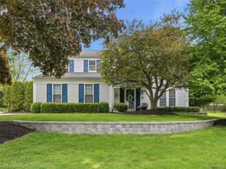 1351 W Fairview Lane, Rochester Hills, MI 48306