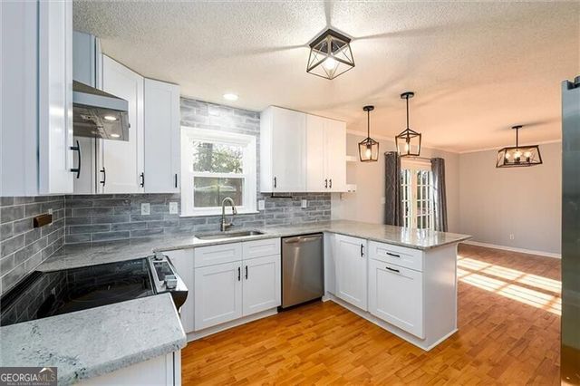 1443 Lakeshore Circle, Gainesville, GA 30501