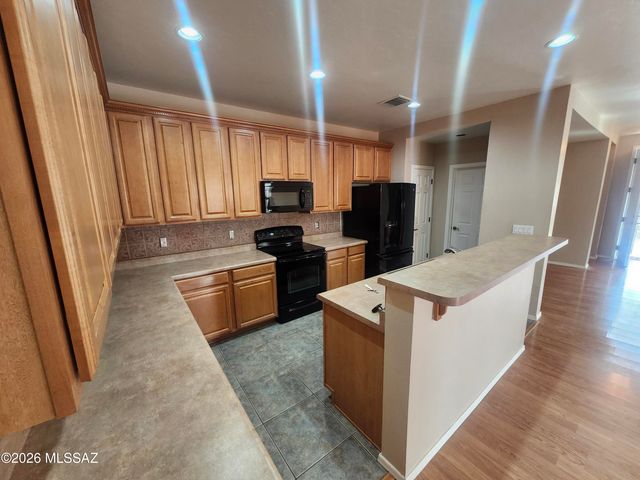 2713 N Neruda Lane, Tucson, AZ 85712