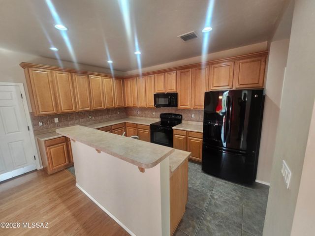 2713 N Neruda Lane, Tucson, AZ 85712