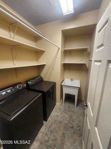 2713 N Neruda Lane, Tucson, AZ 85712