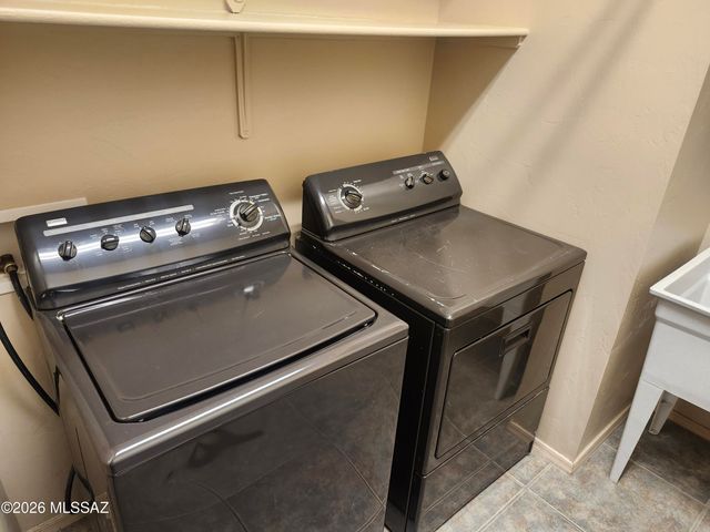 2713 N Neruda Lane, Tucson, AZ 85712