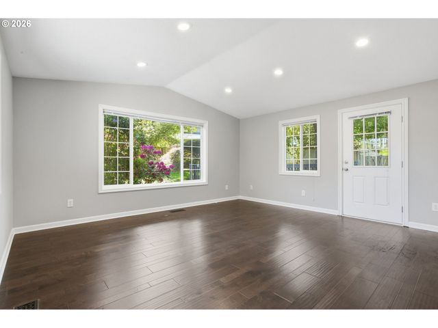 8416 Sw IROQUOIS Dr, Tualatin, OR 97062