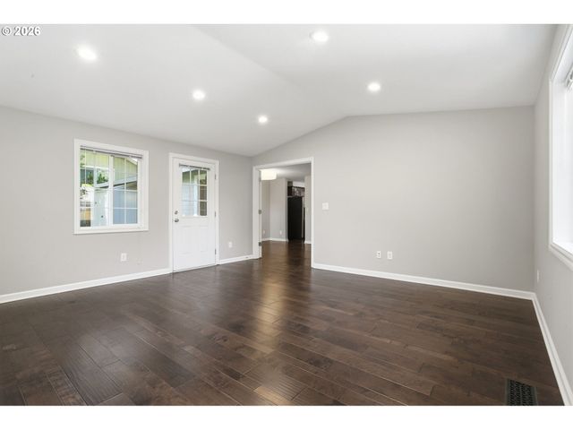 8416 Sw IROQUOIS Dr, Tualatin, OR 97062