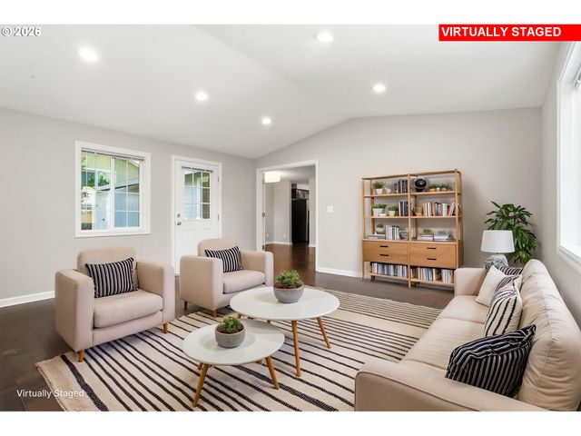 8416 Sw IROQUOIS Dr, Tualatin, OR 97062