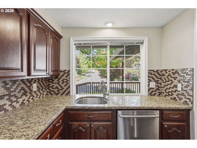 8416 Sw IROQUOIS Dr, Tualatin, OR 97062