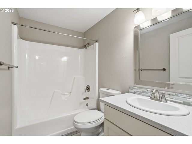 8416 Sw IROQUOIS Dr, Tualatin, OR 97062