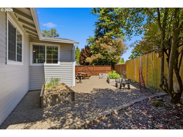 8416 Sw IROQUOIS Dr, Tualatin, OR 97062
