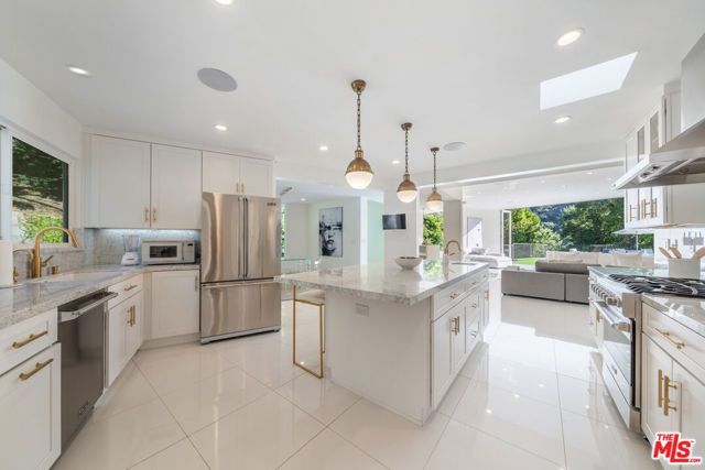 1040 Montego Drive, Los Angeles, CA 90049