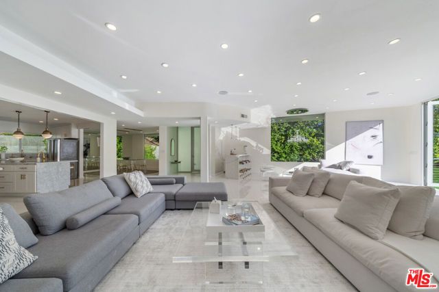 1040 Montego Drive, Los Angeles, CA 90049