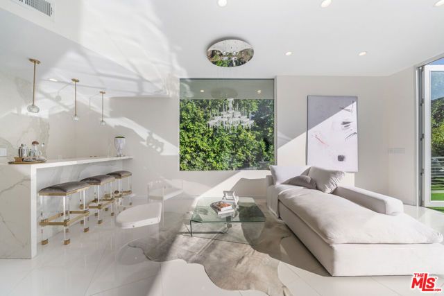 1040 Montego Drive, Los Angeles, CA 90049