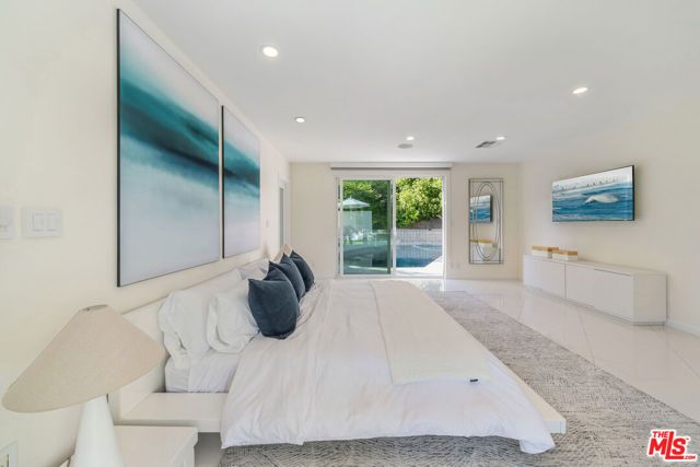 1040 Montego Drive, Los Angeles, CA 90049