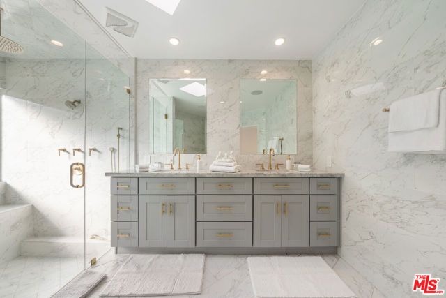 1040 Montego Drive, Los Angeles, CA 90049