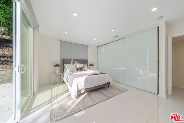 1040 Montego Drive, Los Angeles, CA 90049