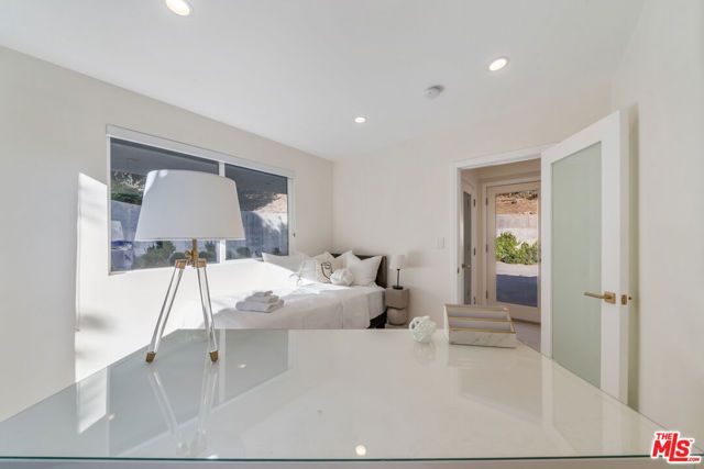 1040 Montego Drive, Los Angeles, CA 90049