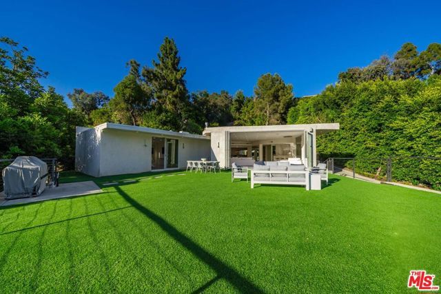 1040 Montego Drive, Los Angeles, CA 90049