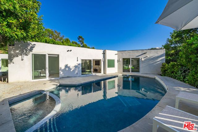 1040 Montego Drive, Los Angeles, CA 90049