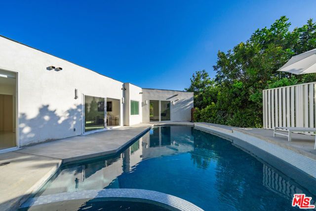1040 Montego Drive, Los Angeles, CA 90049