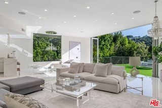 1040 Montego Drive, Los Angeles, CA 90049