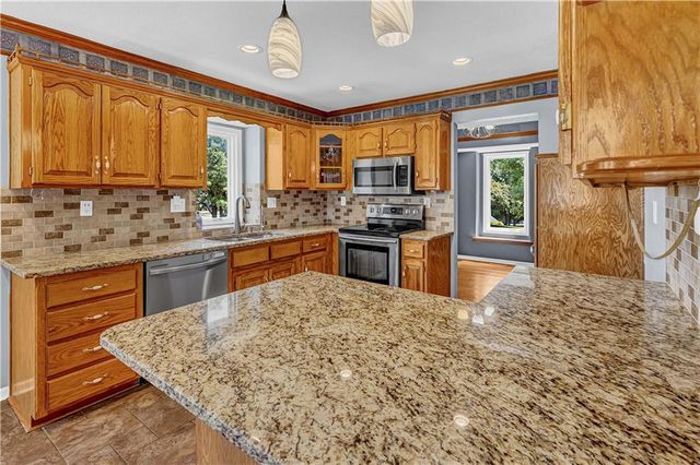 906 Pine Crest Avenue, Kearney, MO 64060