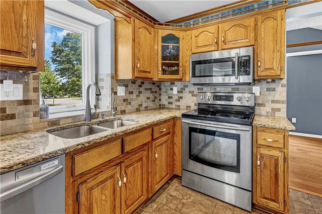 906 Pine Crest Avenue, Kearney, MO 64060