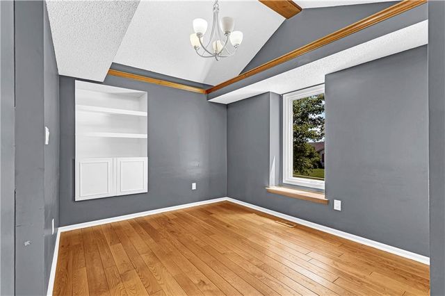 906 Pine Crest Avenue, Kearney, MO 64060