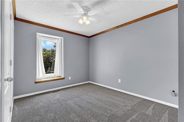 906 Pine Crest Avenue, Kearney, MO 64060