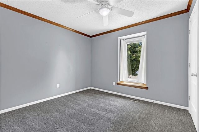 906 Pine Crest Avenue, Kearney, MO 64060