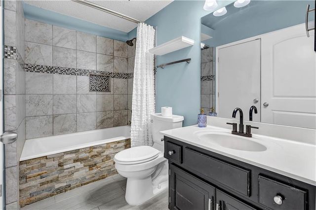 906 Pine Crest Avenue, Kearney, MO 64060