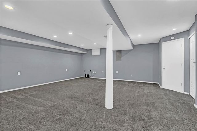 906 Pine Crest Avenue, Kearney, MO 64060