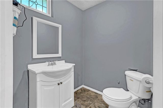906 Pine Crest Avenue, Kearney, MO 64060