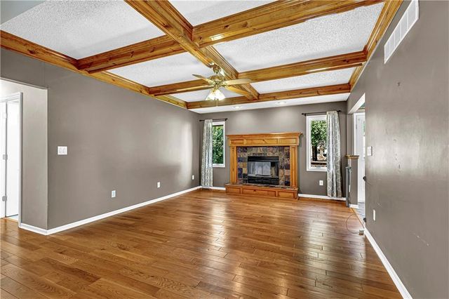 906 Pine Crest Avenue, Kearney, MO 64060
