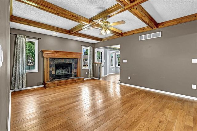 906 Pine Crest Avenue, Kearney, MO 64060