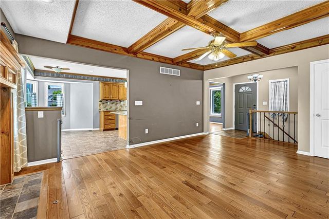 906 Pine Crest Avenue, Kearney, MO 64060