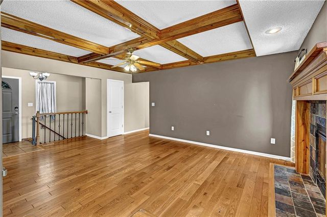 906 Pine Crest Avenue, Kearney, MO 64060