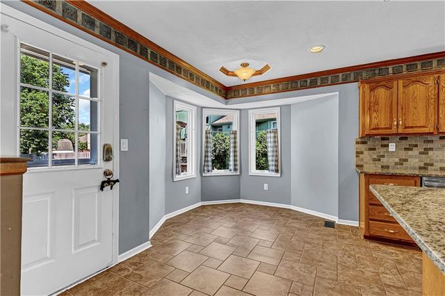 906 Pine Crest Avenue, Kearney, MO 64060